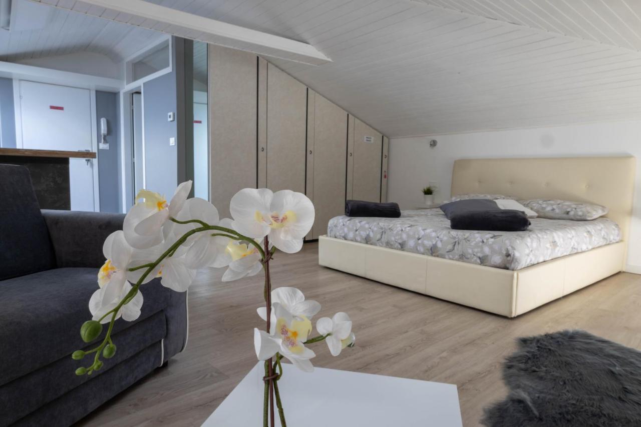 Ferienwohnung Lapiccolina Desenzano del Garda Exterior foto